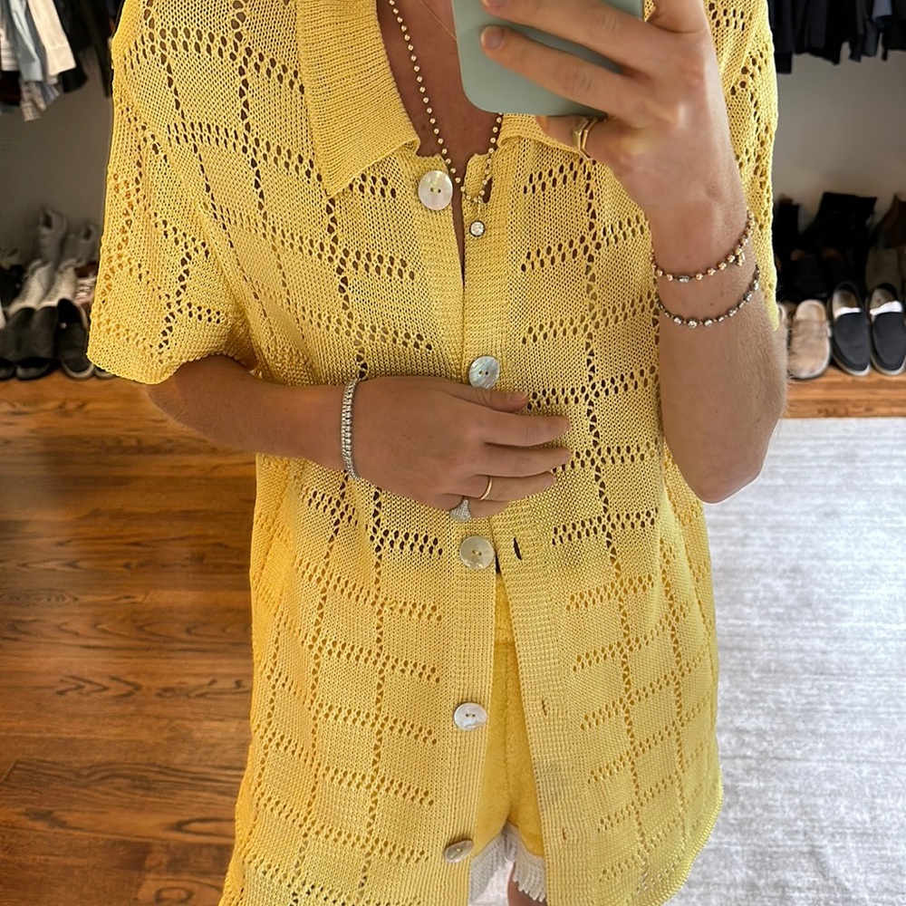Calle del mar yellow shirt